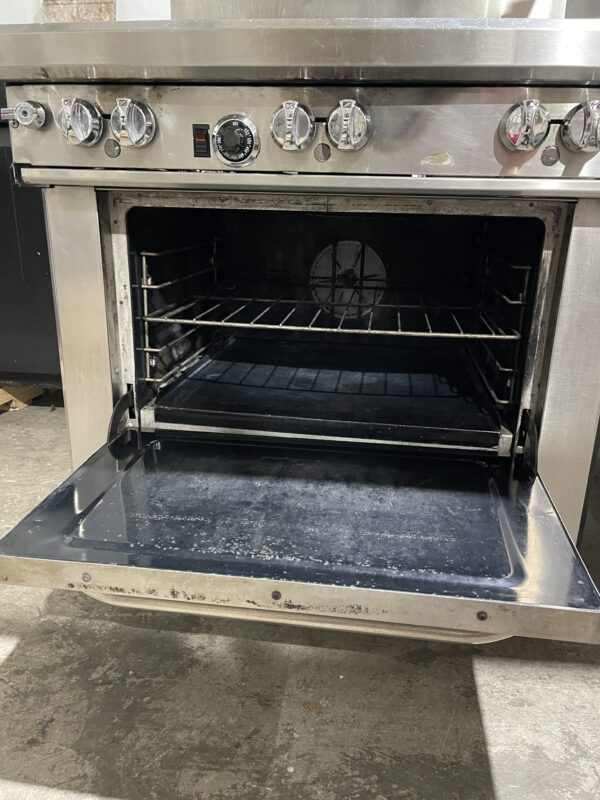 Used Southbend 6 burner range with Broiler $2200 - Image 4
